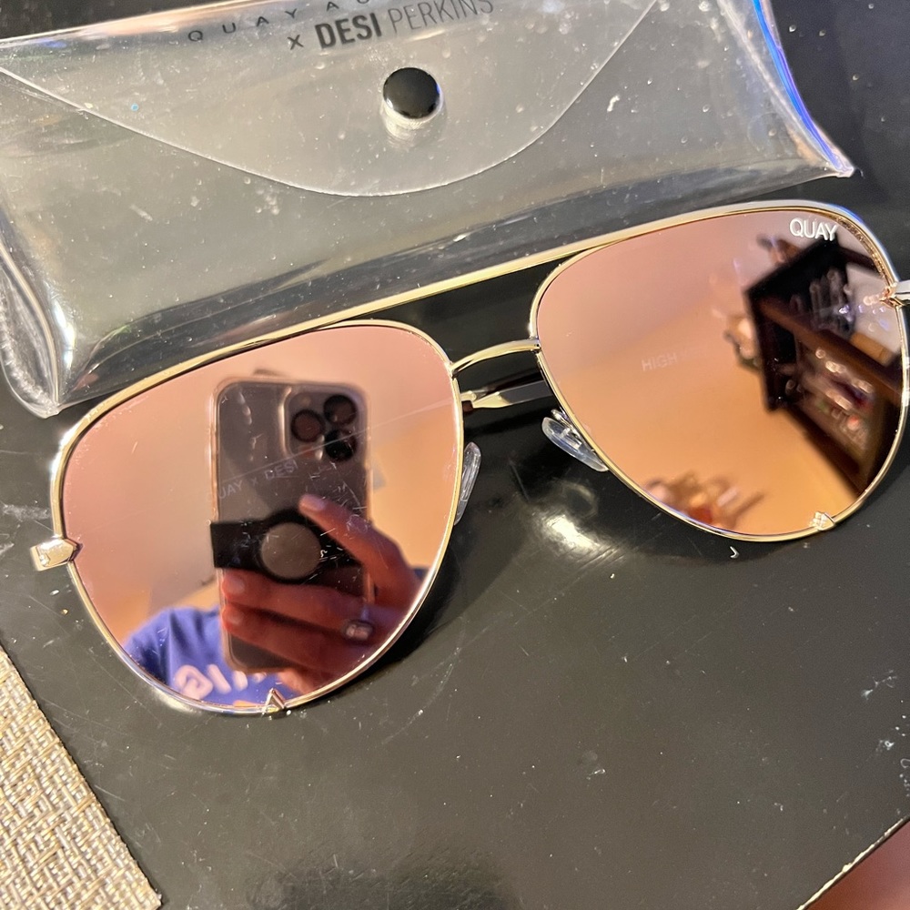 Quay Shades